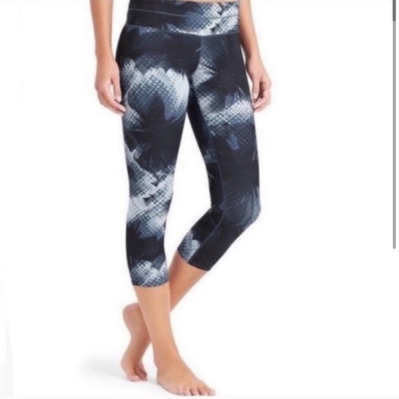 Athleta Electric Sonar Blue Pattern Capri Size Medium - Picture 1 of 7